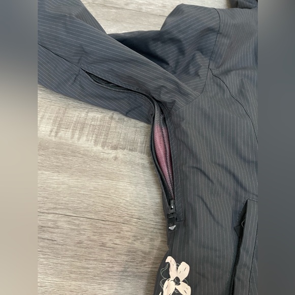 Roxy Snowboarding Ski Jacket - Picture 11 of 13